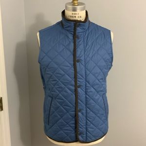 Men’s Peter Millar quilted trimmed vest. Size “L” NEVER WORN. Mint condition